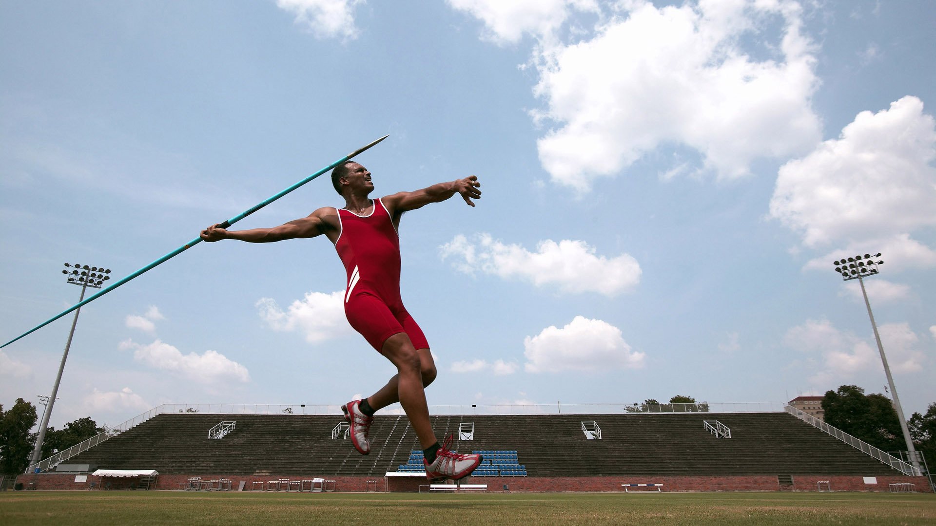 “罗密欧·冈萨雷斯的全能进攻与精准传球，帮助阿根廷美洲狮队加强进攻深度”